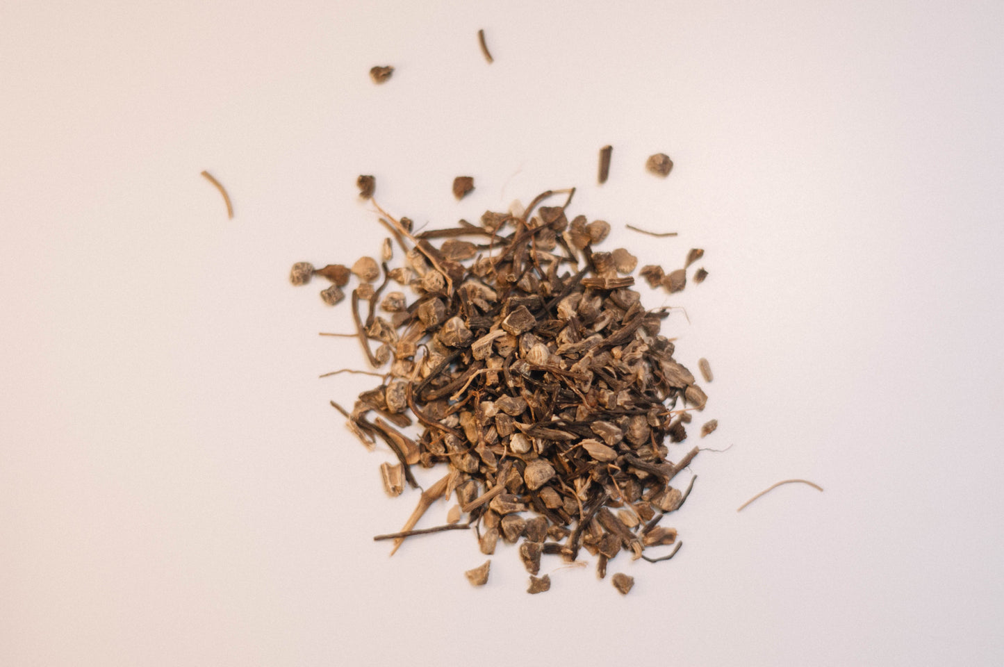 Black cohosh supports menopause, hormones, mood, pain relief, and reproductive health.