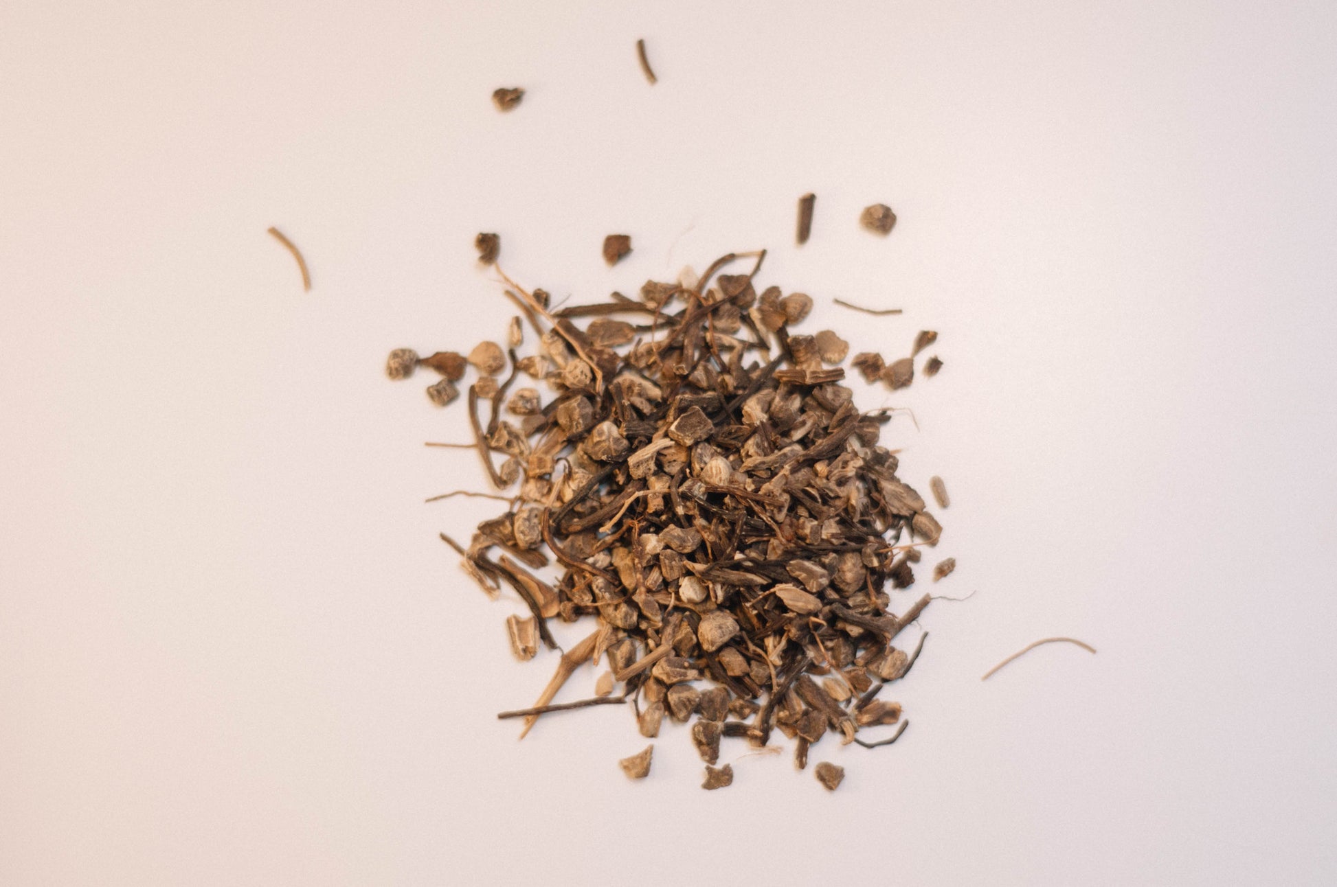 Black cohosh supports menopause, hormones, mood, pain relief, and reproductive health.